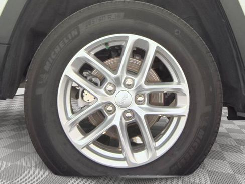Used 2024 Jeep Grand Cherokee Laredo X RWD image 15