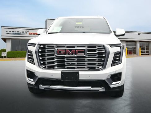 Used 2025 GMC Yukon Denali AWD/4WD image 8