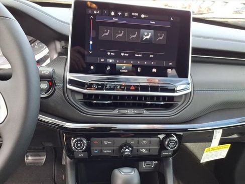 New 2026 Jeep Compass Latitude image 14