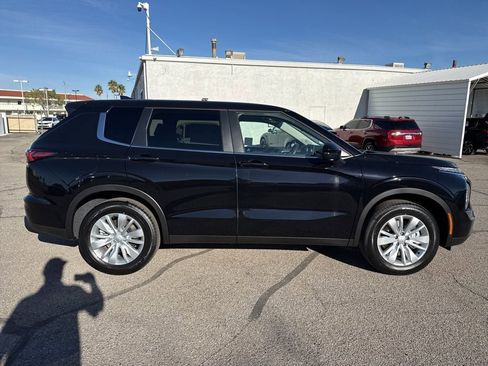 New 2025 Mitsubishi Outlander ES FWD image 9