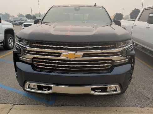Used 2019 Chevrolet Silverado 1500 High Country w/ Technology Package AWD/4WD image 2