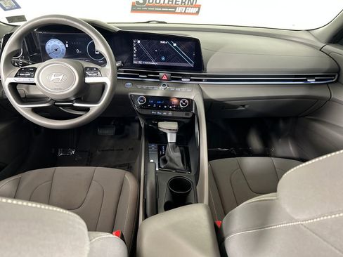 Used 2024 Hyundai Elantra SEL FWD image 18