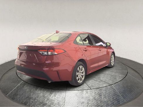 Used 2021 Toyota Corolla LE image 2