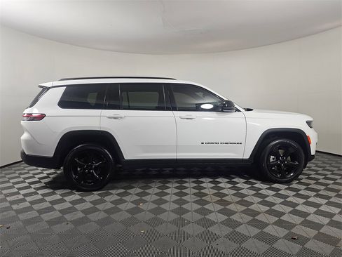Used 2022 Jeep Grand Cherokee L Altitude image 8