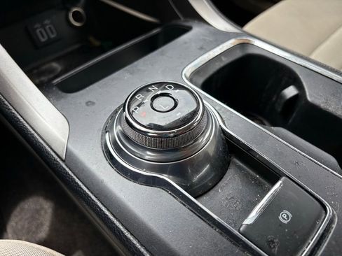 Used 2020 Ford Fusion SE FWD image 23