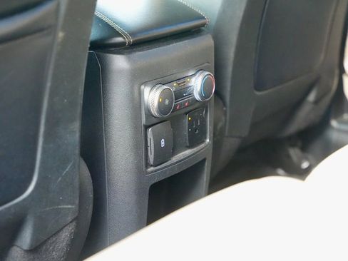 Used 2020 Ford Explorer Limited image 12
