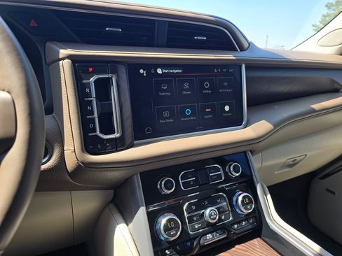 Used 2024 GMC Yukon Denali w/ Denali Reserve Package AWD/4WD image 18