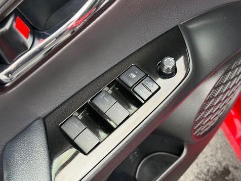 Used 2019 Toyota Prius LE AWD/4WD image 13