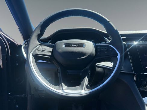 New 2025 Jeep Grand Cherokee Laredo X w/ Luxury Tech Group I image 12