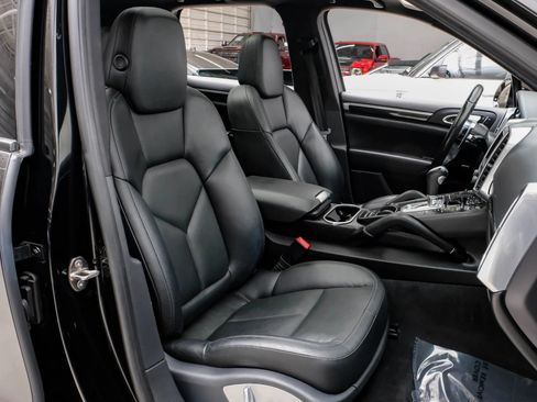 Used 2016 Porsche Cayenne AWD/4WD image 31