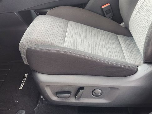 Used 2023 Nissan Rogue SV FWD image 23
