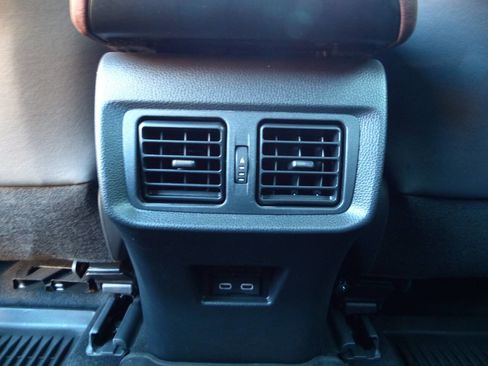 Used 2024 Toyota Venza Limited image 38