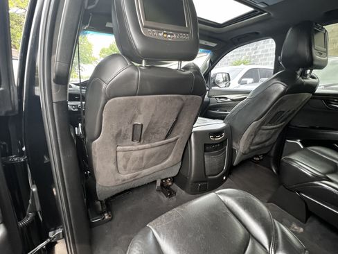 Used 2019 Cadillac Escalade ESV Platinum RWD image 22