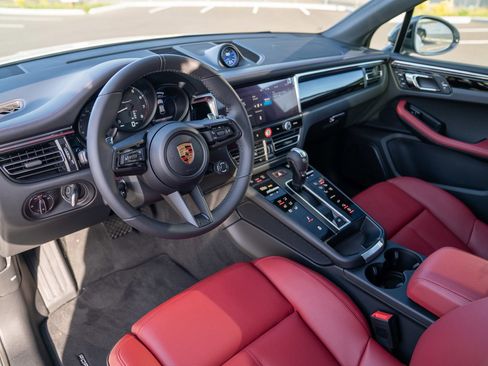 New 2026 Porsche Macan Turbo AWD/4WD image 4