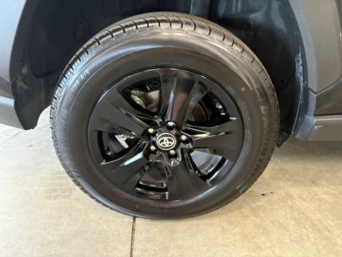 Used 2025 Toyota RAV4 XLE FWD image 32