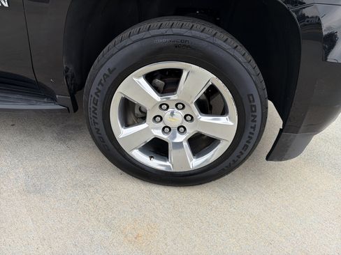 Used 2017 Chevrolet Suburban LT image 13