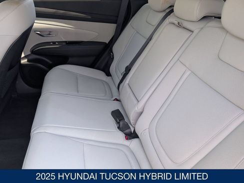 Used 2025 Hyundai Tucson Limited AWD/4WD image 17