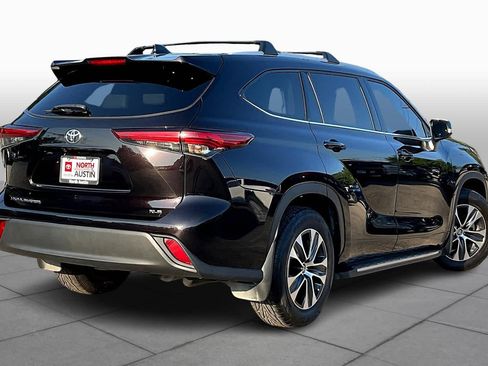 Used 2022 Toyota Highlander XLE image 18