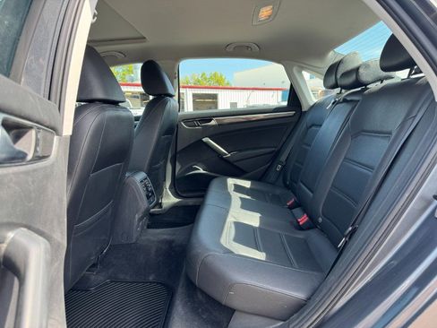 Used 2016 Volkswagen Passat 1.8T SE FWD image 16