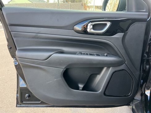 New 2026 Jeep Compass Latitude image 9