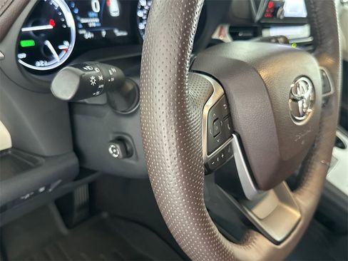 Used 2023 Toyota Sienna Platinum image 20
