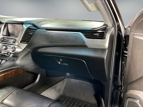 Used 2017 Chevrolet Suburban LT image 27