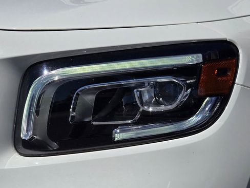 Used 2022 Mercedes-Benz GLB 250 4MATIC image 15