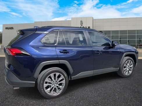 Used 2022 Toyota RAV4 XLE Premium image 3