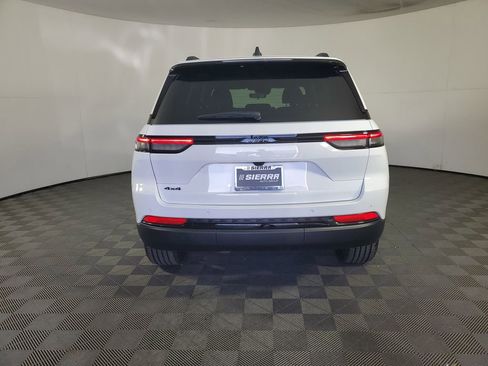 New 2025 Jeep Grand Cherokee Altitude image 5