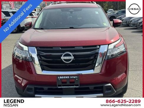 Used 2023 Nissan Pathfinder SL AWD/4WD image 2