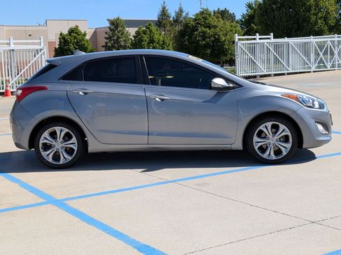 Used 2015 Hyundai Elantra GT w/ Option Group 02 FWD image 5