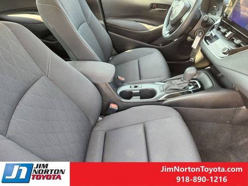 Used 2025 Toyota Corolla LE FWD image 14