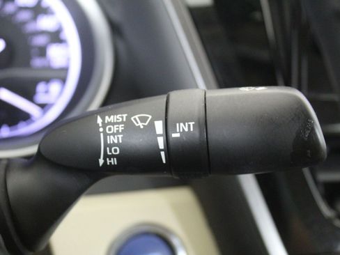 Used 2021 Toyota Camry XLE w/ Navigation Upgrade Package image 32