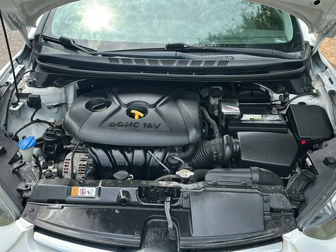 Used 2014 Hyundai Elantra SE FWD image 9
