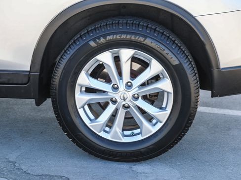 Used 2016 Nissan Rogue SV FWD image 11