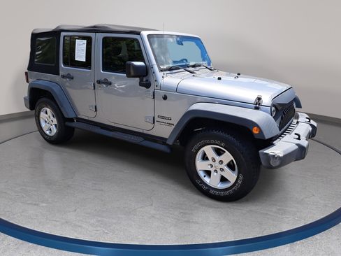 Used 2018 Jeep Wrangler Unlimited Sport S AWD/4WD image 3