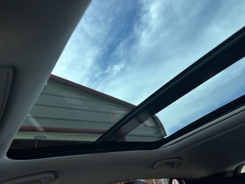 Used 2017 INFINITI QX30 Premium w/ Navigation Package image 23