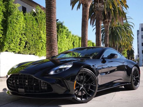 Used 2025 Aston Martin V8 Vantage Coupe image 13