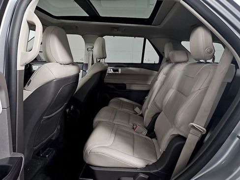 Used 2020 Ford Explorer Platinum w/ Premium Technology Package image 11