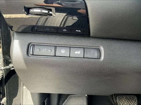 Used 2025 Nissan Pathfinder SV AWD/4WD image 15