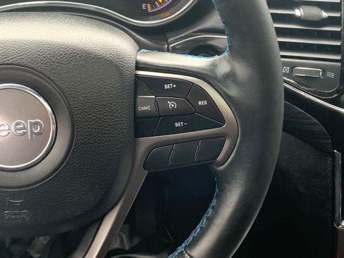 Used 2019 Jeep Grand Cherokee Laredo image 19