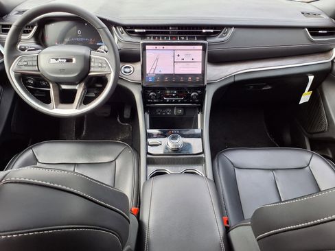 Used 2025 Jeep Grand Cherokee L Limited image 12