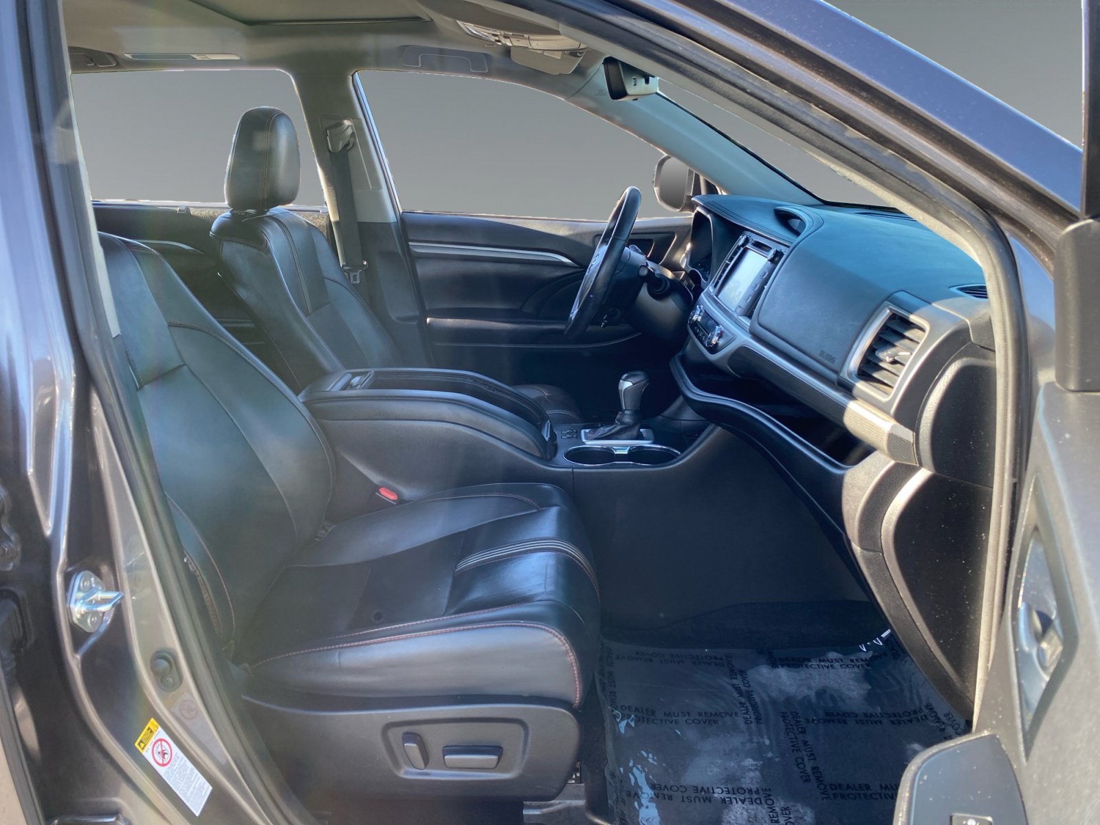 Used 2019 Toyota Highlander SE FWD image 15