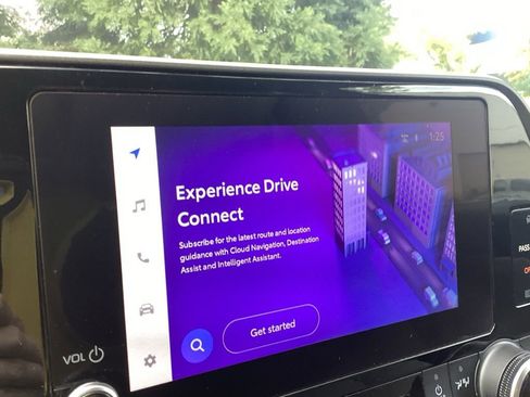 Used 2023 Toyota Highlander LE FWD image 13