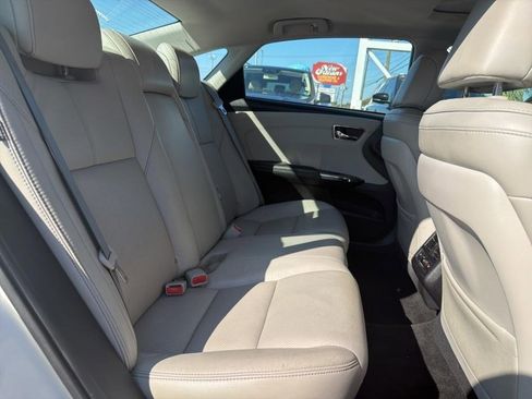 Used 2017 Toyota Avalon Limited image 24