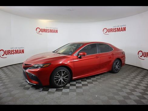 Used 2024 Toyota Camry SE image 6