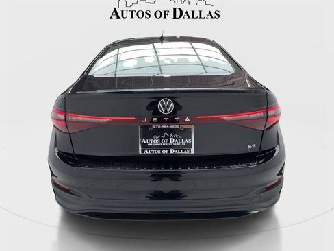 Used 2025 Volkswagen Jetta SE w/ Sunroof Package FWD image 9
