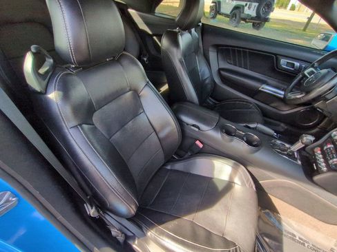 Used 2017 Ford Mustang Premium image 21