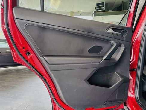 Used 2019 Volkswagen Tiguan SE w/ Panoramic Sunroof Package FWD image 29