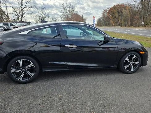 Used 2017 Honda Civic Touring image 8